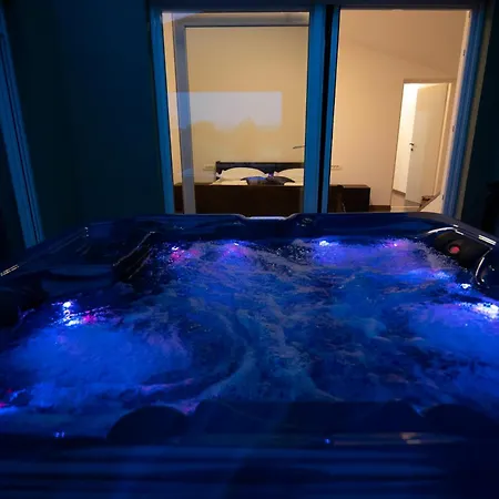 Sara فيلة Kosute