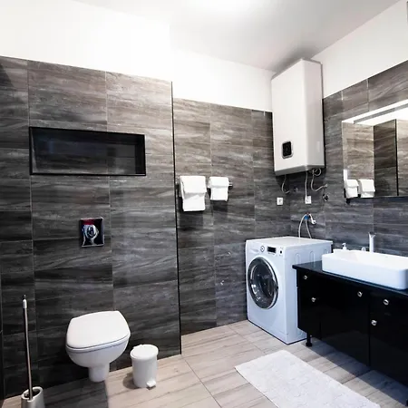 فيلة Sara Kosute